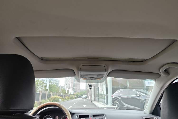 Used Volkswagen Sagitar 2012 1.4TSI Manual Luxury Model