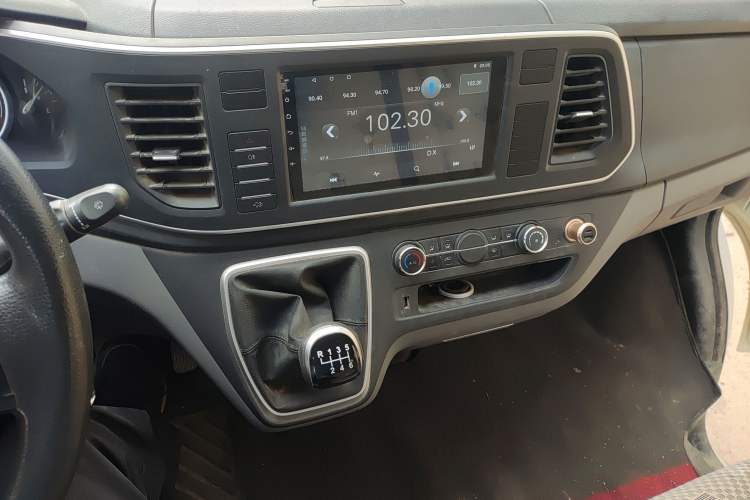 Used SAIC MAXUS Xintu V80 2021 2.0T Manual Classic Aoyuntong 139 PS Mid-axle Mid-roof 6/7/8/9-Seater Audio And AC Panel