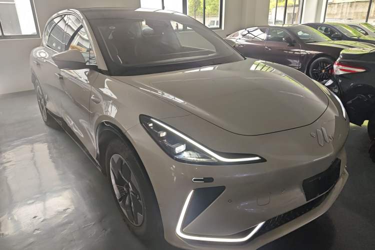 Used IM LS7 2023 77 kWh Urban Fit Rear-Wheel Drive Front Right 45 Deg