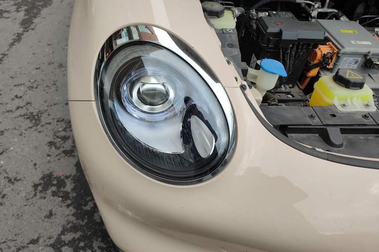 Used ORA Good Cat 2022 Morandi Edition 400km Standard Range Luxury Version Lithium-Ion Battery
