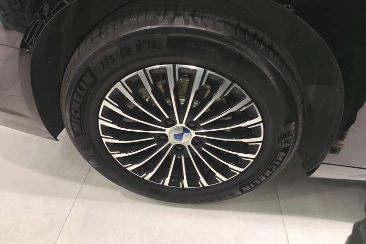 Used Denza D9 2024 EV 620 Premium Model Exterior 5