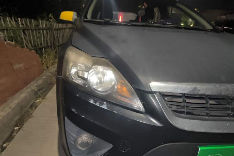 Used Ford Focus 2011 Hatchback 1.8L Manual Comfort Model Right Front Headlight