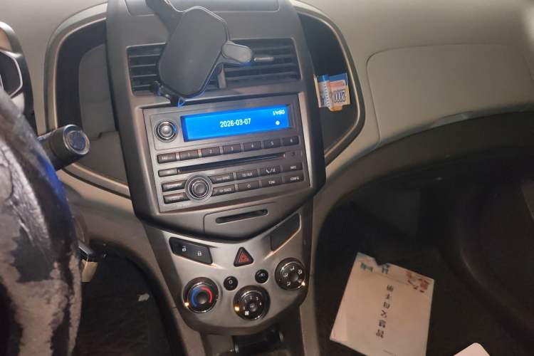 Used Chevrolet Aveo Sonic 2014 Sedan 1.4 SL MT Comfort Edition
