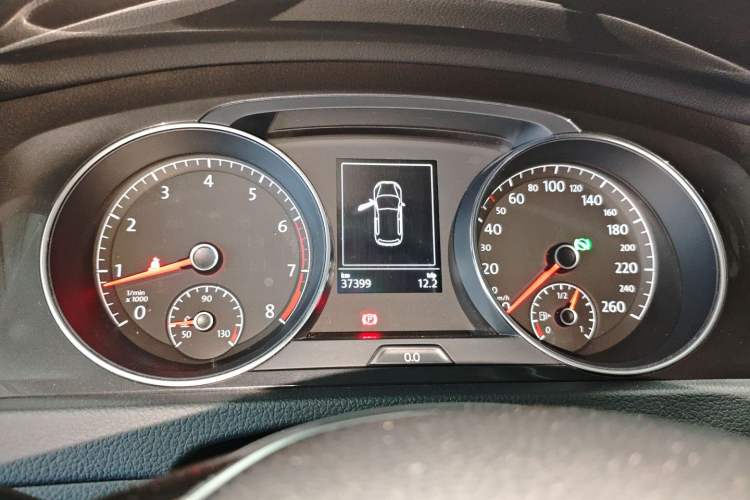 Used Volkswagen Golf 2017 1.6L Automatic Comfort Million-Vehicle Anniversary Edition Instrument Cluster