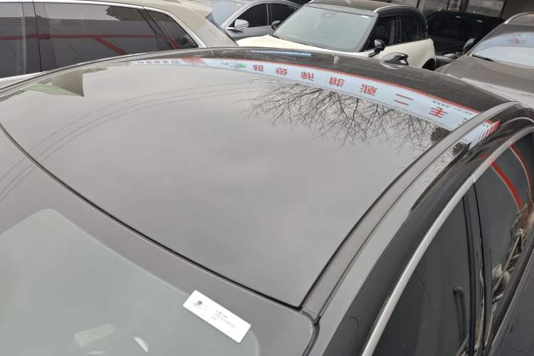 Used Hongqi E-QM5 2022 431 km Charge & Enjoy Edition Roof