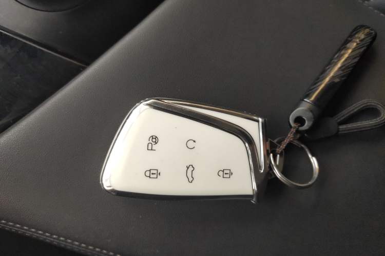 Used Dongfeng Aeolus Huge 2022 Mach Dual-Motor 1.5T MHD Dare-to-Dream Edition Vehicle Key