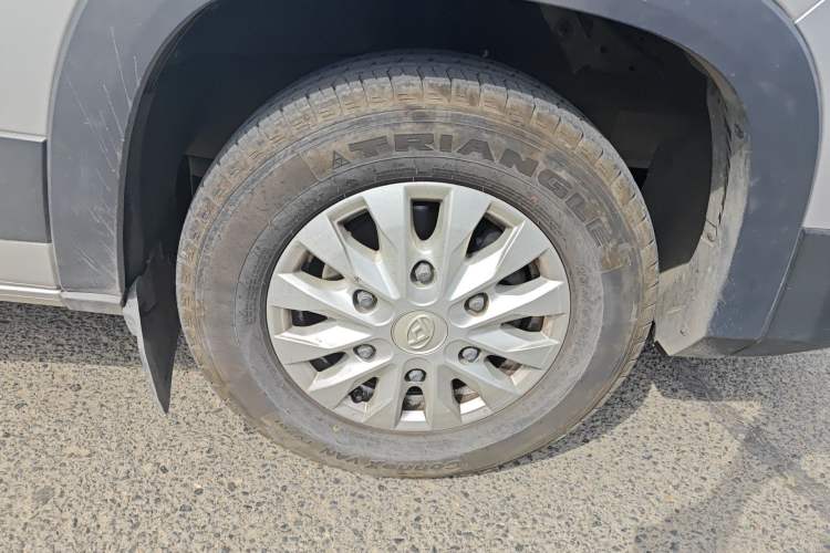 Used SAIC MAXUS Xintu V90 2021 2.0T Manual Zhiyun King Rear-Drive Single-Tire Extended-Wheelbase High-Roof 7-Seater Right Front Wheel Hub