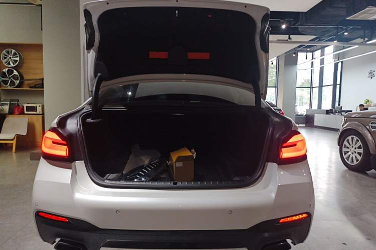 Used BMW 5 Series 2021 Facelifted 530Li xDrive M Sport Package Trunk