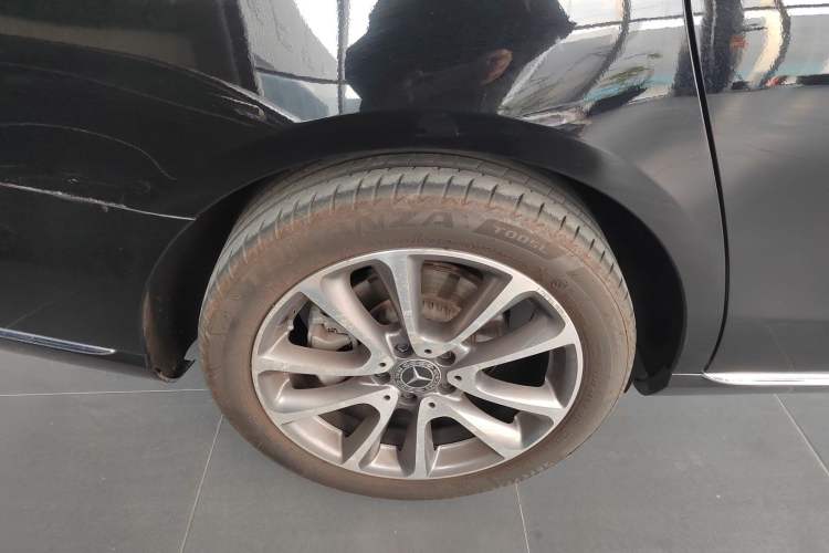 Used Mercedes-Benz E-Class 2018 Facelift E 200 L Exterior 5