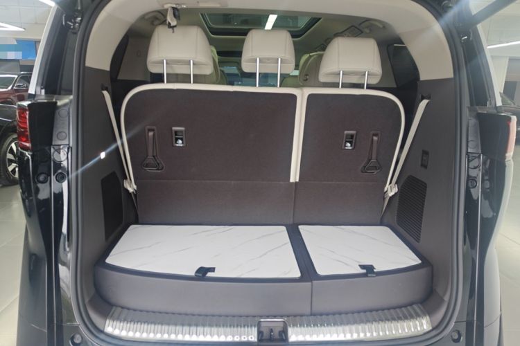 Used Denza D9 2024 DM-i 980 Four-Wheel Drive Prestige Model Trunk