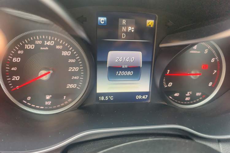 Used Mercedes-Benz C-Class 2015 Revised C 200 L Sport Edition Odometer Close Up