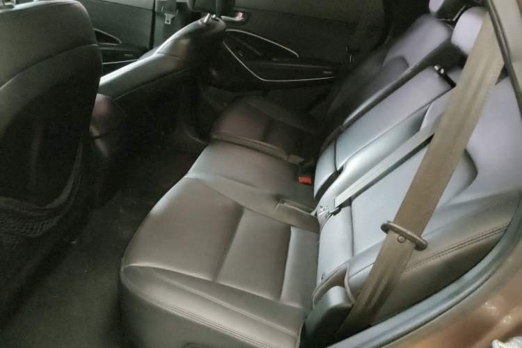 Used Hyundai Santa Fe 2015 2.4L Automatic Two-Wheel Drive Smart Version 5 Seats
