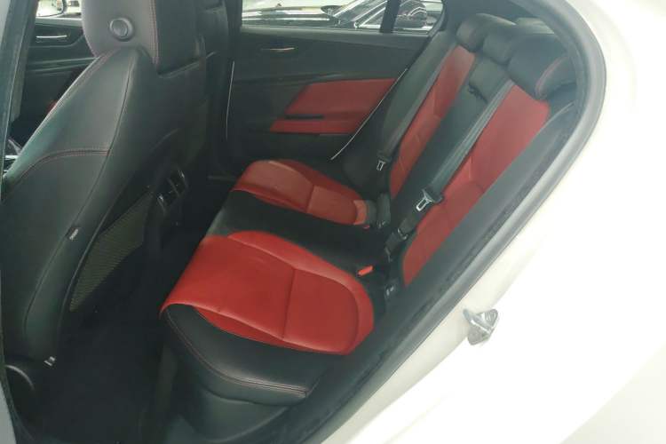 Used Jaguar XE 2015 2.0T 200 PS R-Sport