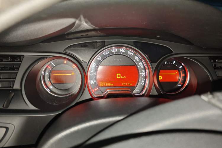 Used Citroen C5 2014 1.6T Automatic Luxury Model Odometer Close Up
