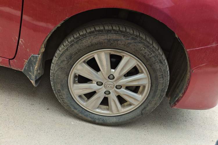 Used BYD L3 2012 1.5L Manual Comfort Edition Right Front Wheel Hub