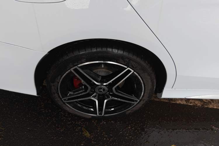 Used Mercedes-Benz C-Class 2020 Restyled C 260 L Sport Edition Right Rear Wheel Hub