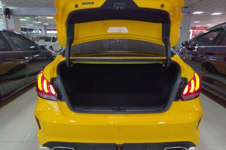 Used MG 5 2022 300TGI DCT Chao Yue Luxury Edition