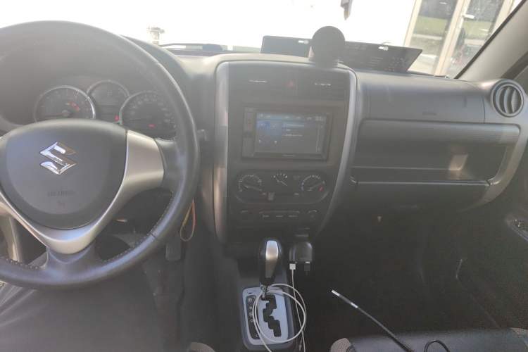 Used Suzuki Jimny 2015 1.3 AT Mode3 Navigation Edition Center Console