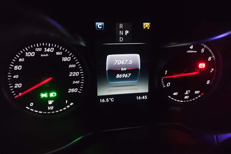 Used Mercedes-Benz GLC 2018 Facelift GLC 260 4MATIC Luxury Edition
