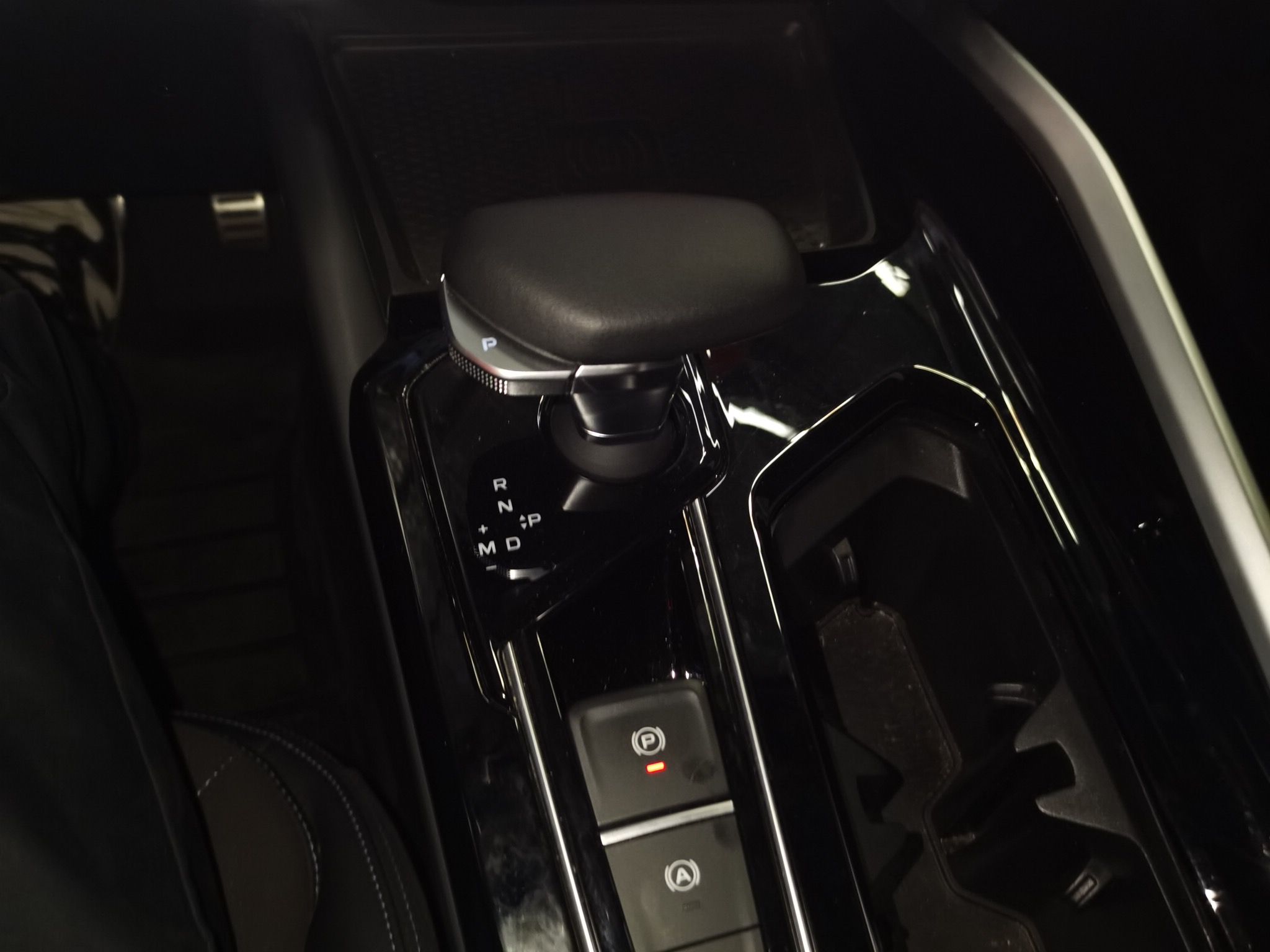Geely Auto Preface 2025 Dongfang Yao 2.0TD Moonlight Edition — снимка 15