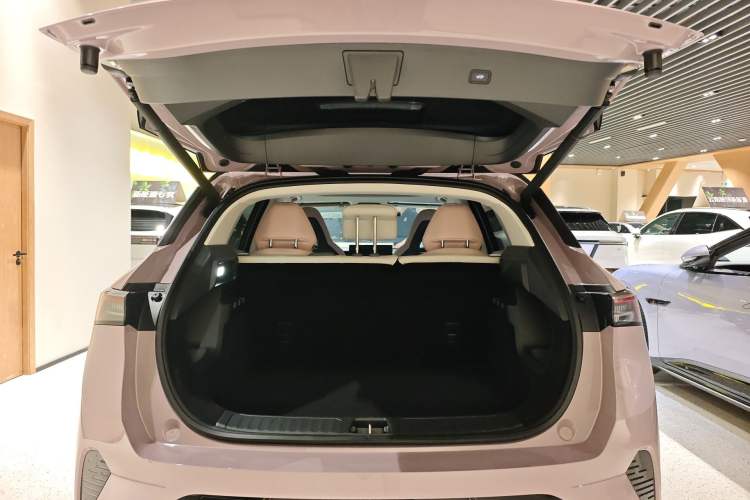 Used Lynk & Co 06 EM-P 2023 EM-P 126 Long-Range Halo Trunk