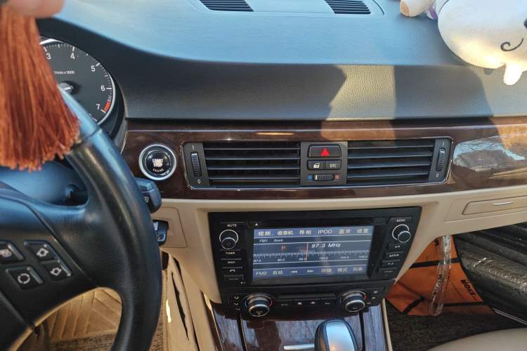 Used BMW 3 Series 2010 320i Sport Edition Audio And AC Panel