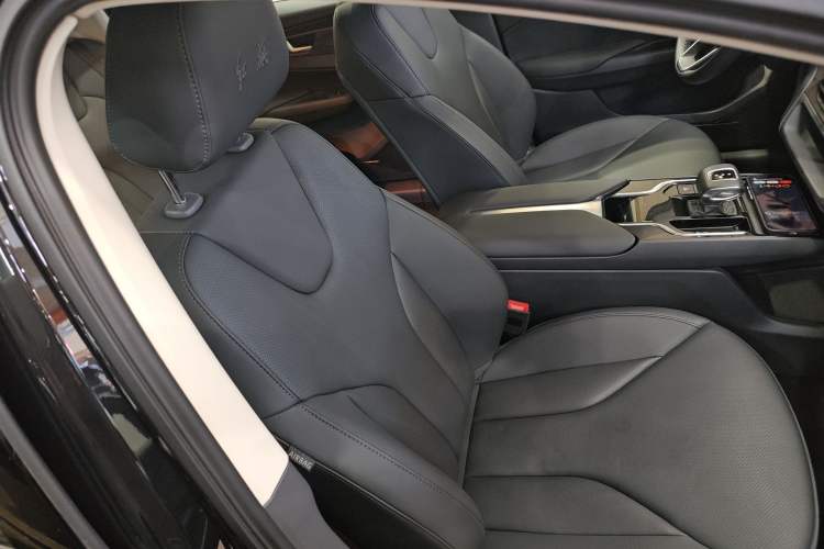 Used Hongqi E-QM5 2023 Base Travel Edition