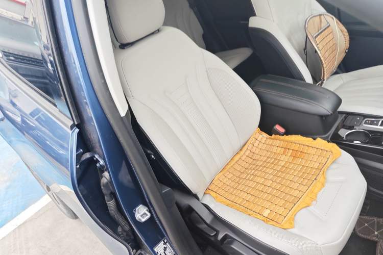 Used Ford Escape New Energy 2021 PHEV model Right Front Seat