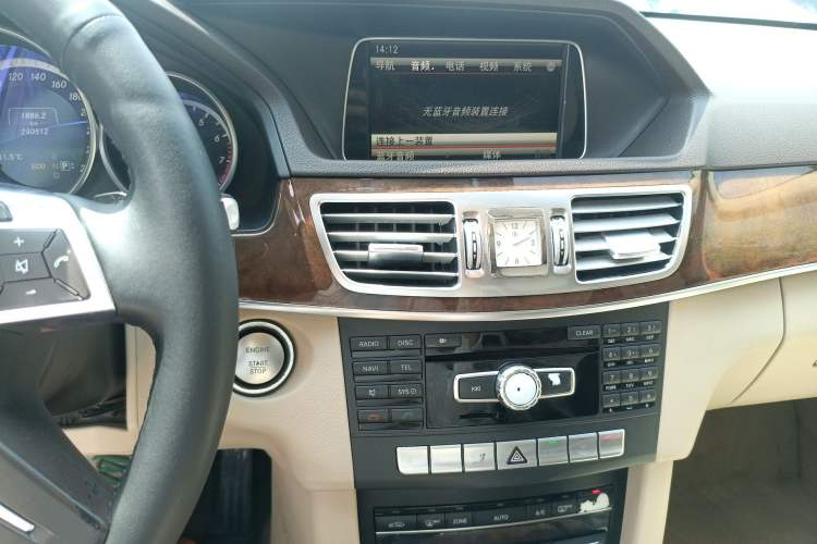 Used Mercedes-Benz E-Class 2015 E 260 L Audio And AC Panel