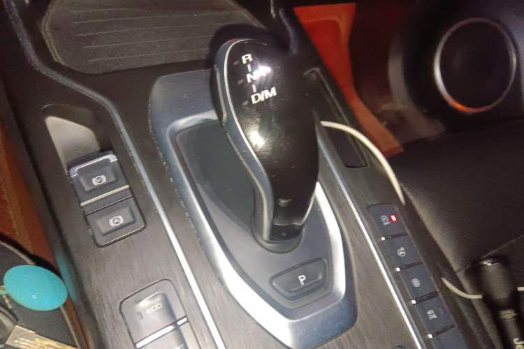 Used Wey VV6 2020 2.0T Two-Wheel Drive Smart Protection+