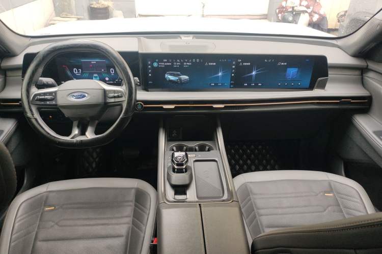 Used Ford Edge 2023 Ford Explorer L 2.0T EcoBoost Four-Wheel Drive 7-Seater Supreme Model Center Console