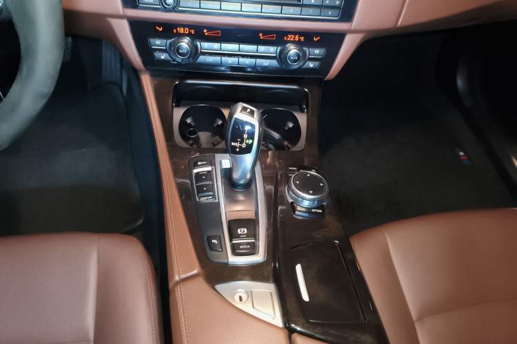 Used BMW 5 Series 2017 528Li Leading Model
