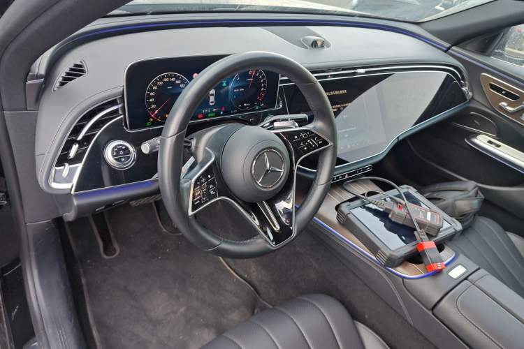 Used Mercedes-Benz E-Class New Energy 2024 E 350 e L Plug-in Hybrid Sedan Center Console