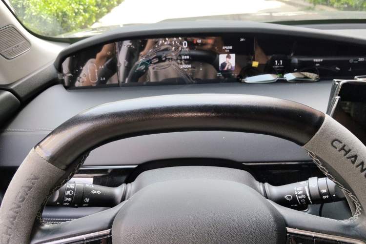 Used CHANGAN UNI-K 2024 2.0T Two-Wheel Drive YueShang Trim Instrument Cluster