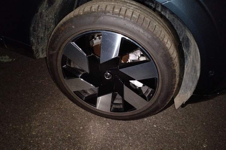 Used Volvo XC60 New Energy 2025 Plug-in Hybrid Long-Range All-Wheel Drive Smart & Luxurious Edition
