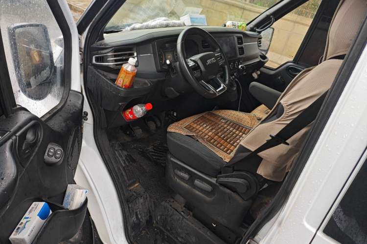 Used JMC Fushun 2023 2.0T Manual Short-Wheelbase Low-Roof Commercial Multi-Purpose Passenger Vehicle 6 Seats with Dual-Opening Tailgate