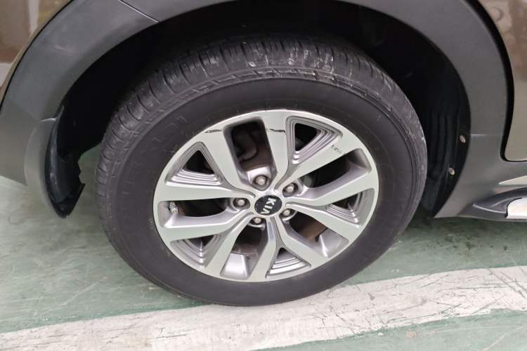 Used Kia Sportage R 2015 2.0L Automatic Two-Wheel Drive GLS Right Rear Wheel Hub