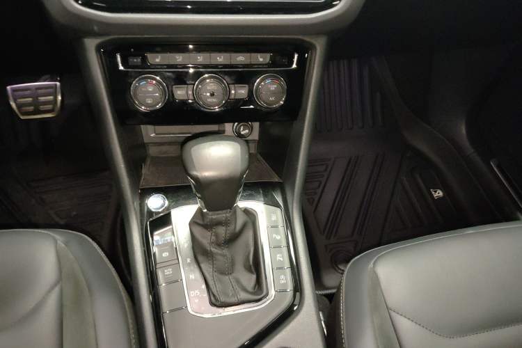 Used Volkswagen Tiguan L 2021 330TSI Automatic Two-Wheel Drive R-Line Enhanced Edition
