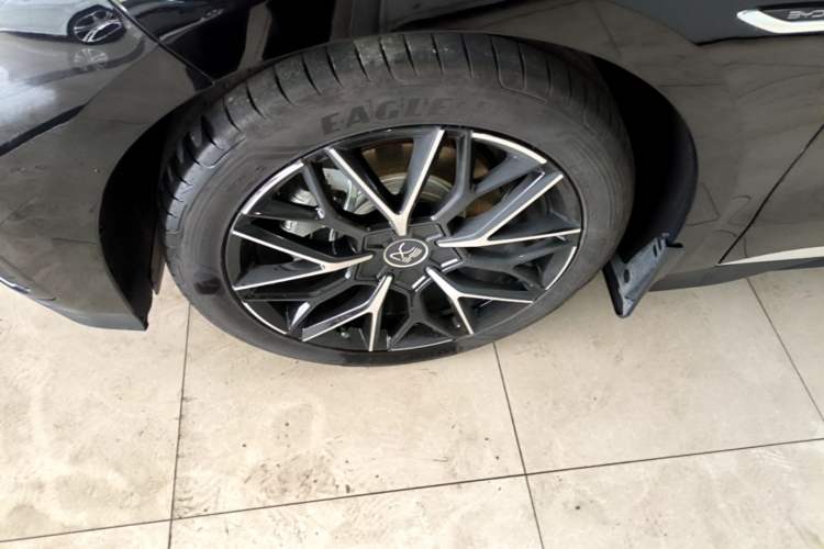 Used BYD Han 2025 DM-i 125KM Prestige Model Left Front Wheel Hub