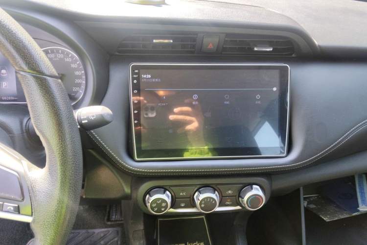 Used Nissan Kicks 2017 1.5L CVT Smart Edition Audio And AC Panel