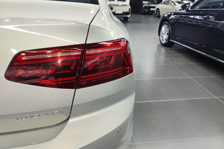 Used Volkswagen Magotan 2020 330TSI DSG Leading Model
