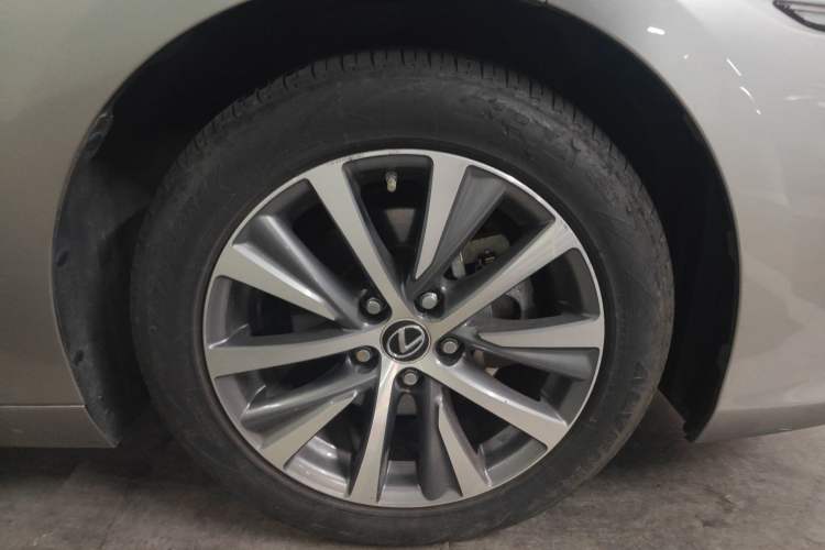 Used Lexus ES 2018 300h Premier Edition China VI Standard
