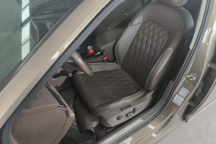 Used Volkswagen Passat 2020 330TSI Luxury Edition China VI Left Front Seat