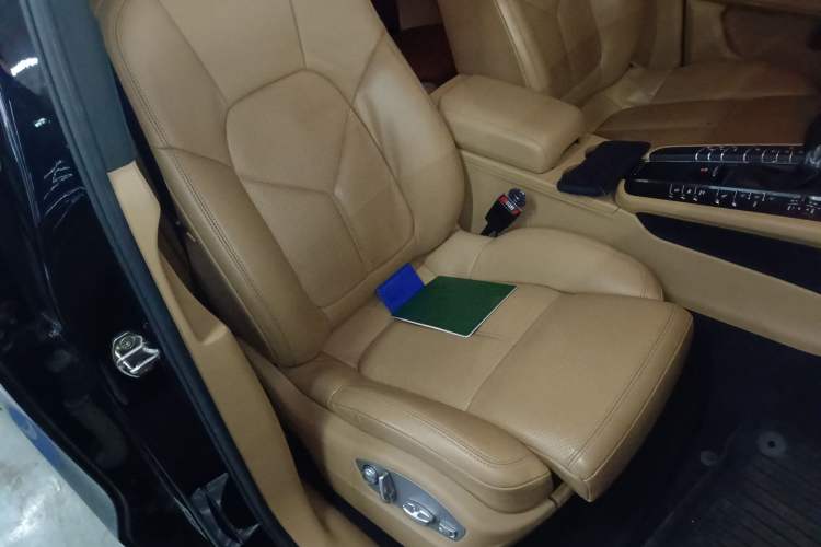 Used Porsche Macan 2017 Macan 2.0T Right Front Seat