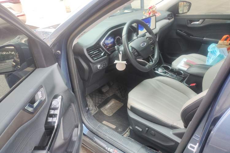 Used Ford Escape 2020 EcoBoost 245 Two-Wheel-Drive Titanium Edition Driver Seat