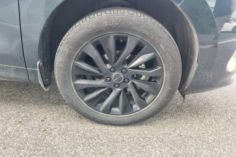 Used FORTHING T5 EVO 2021 1.5TD DCT Platinum Edition Right Front Wheel Hub