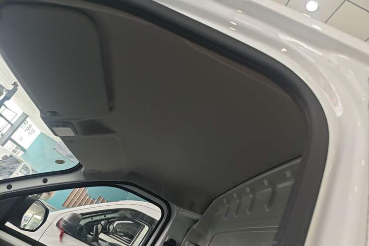 Used Wuling Yangguang 2024 300km Range Practical Window-Sealed Version 60kW Headliner