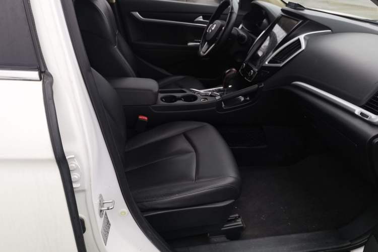 Used Dongfeng Aeolus AX7 2015 2.0L Automatic Zhiyi Trim
