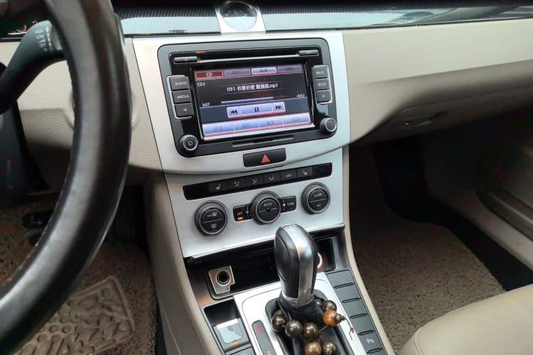 Used Volkswagen Magotan 2015 Facelift 1.8TSI Luxury Model Audio And AC Panel