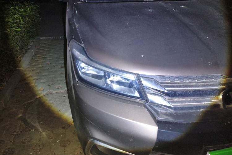 Used Huasong 7 2017 2.0T Automatic Standard Edition Right Front Headlight